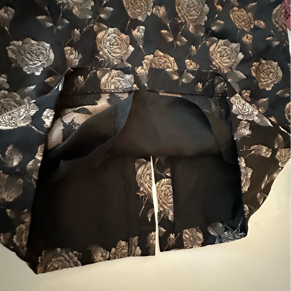 Eliza J Silver and Black Floral Cocktail Dress - Picture 4 of 13